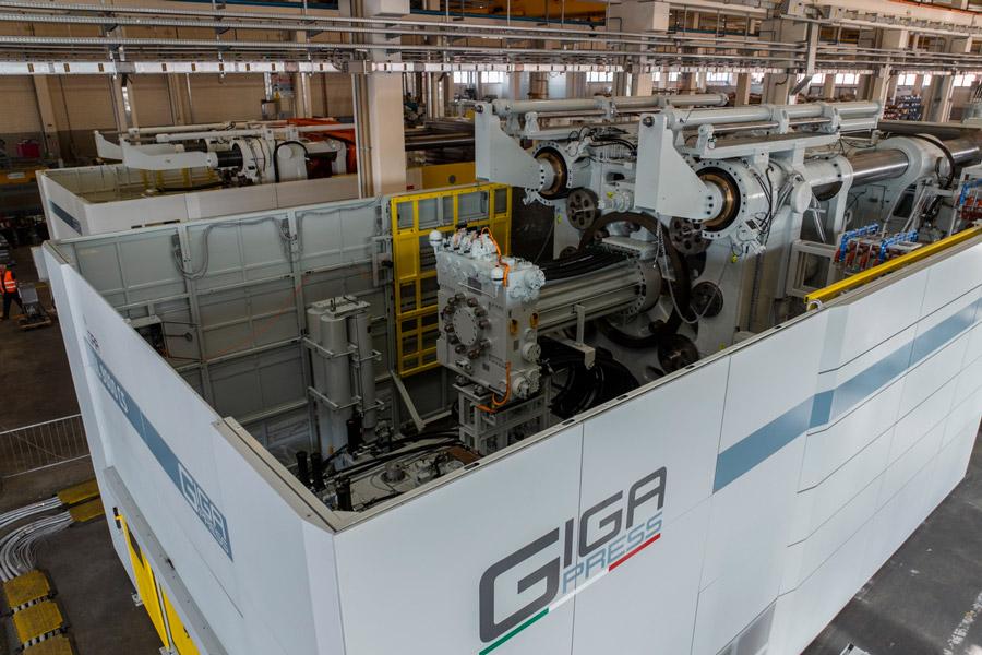 Zwei 9.000-Tonnen-Gigapressen bei VOLVO CARS | Idra Group